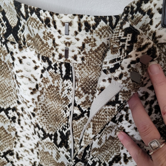 Wide Leg High Rise Animal Print Pants Size 4 Petite - Picture 4 of 5